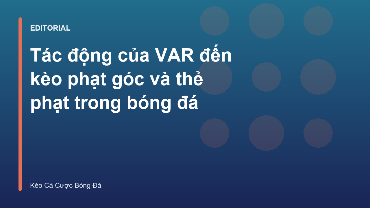 Trọng tài kiểm tra VAR trên màn hình sân cỏ